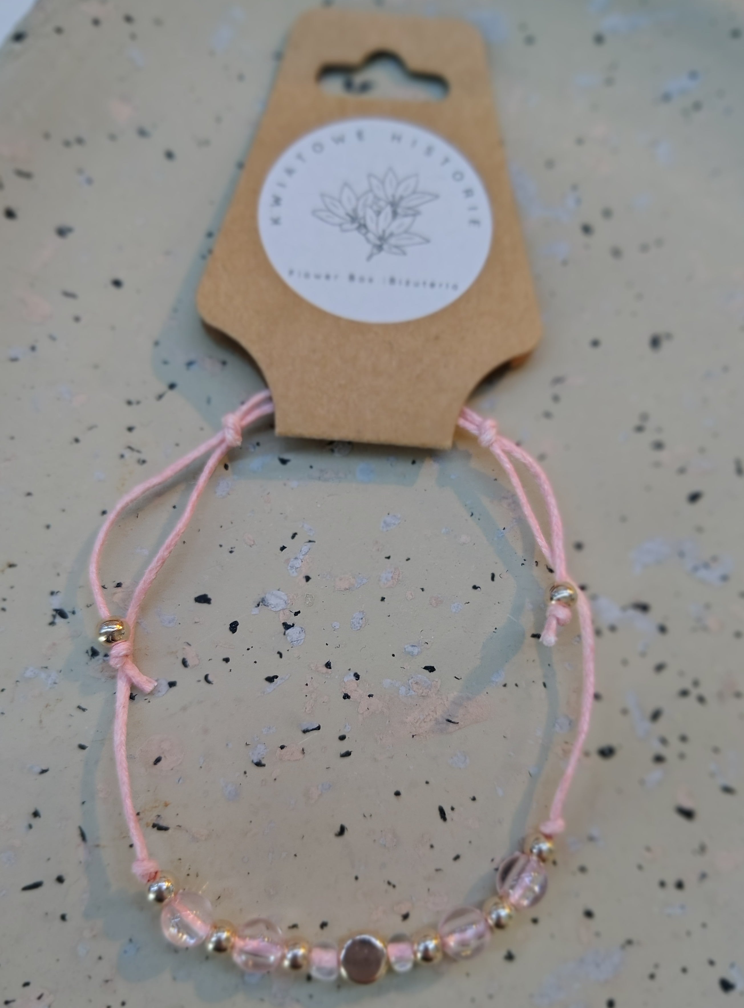 Bransoletka regulowana.