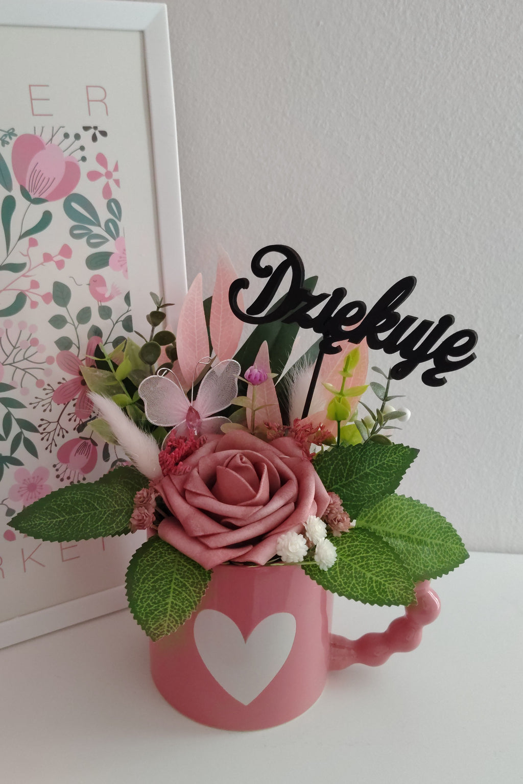 Bukiet w różowym kubku