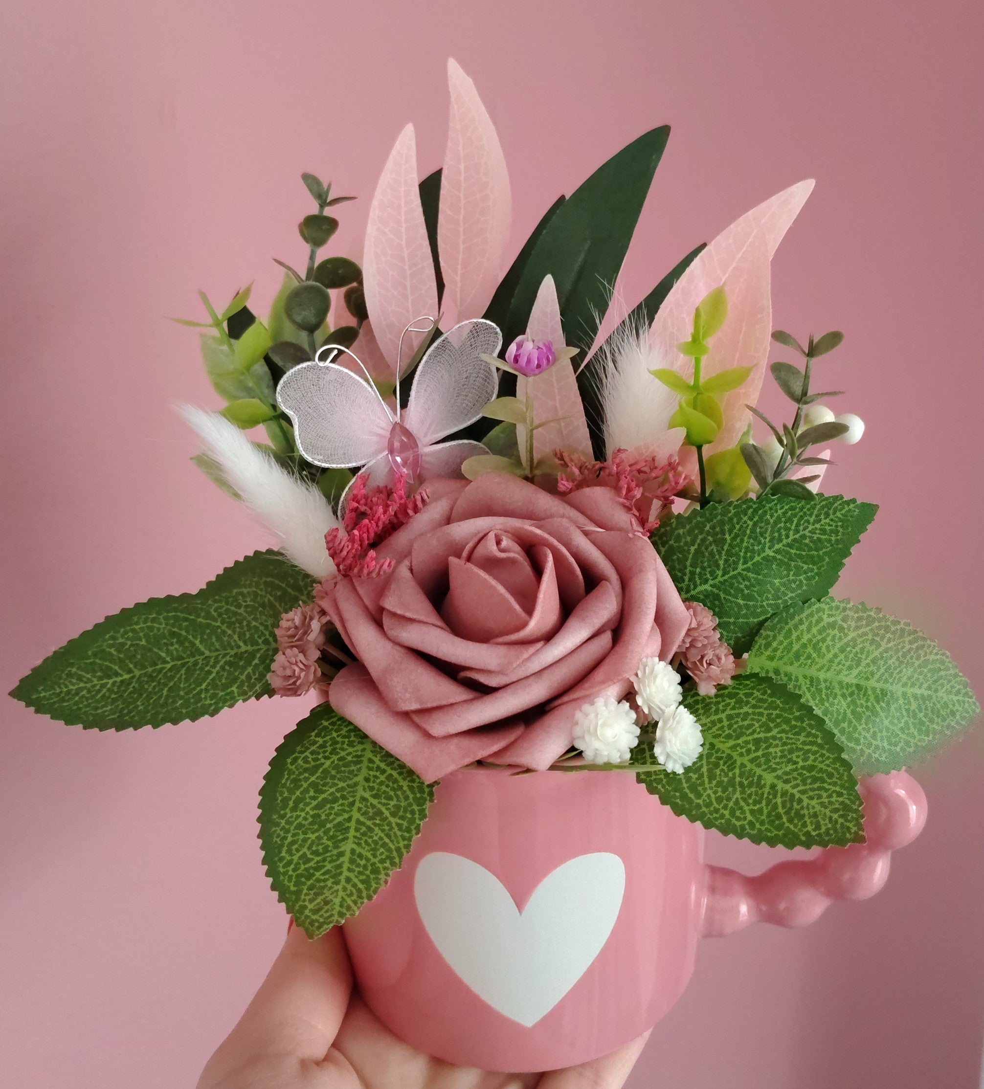 Bukiet w różowym kubku