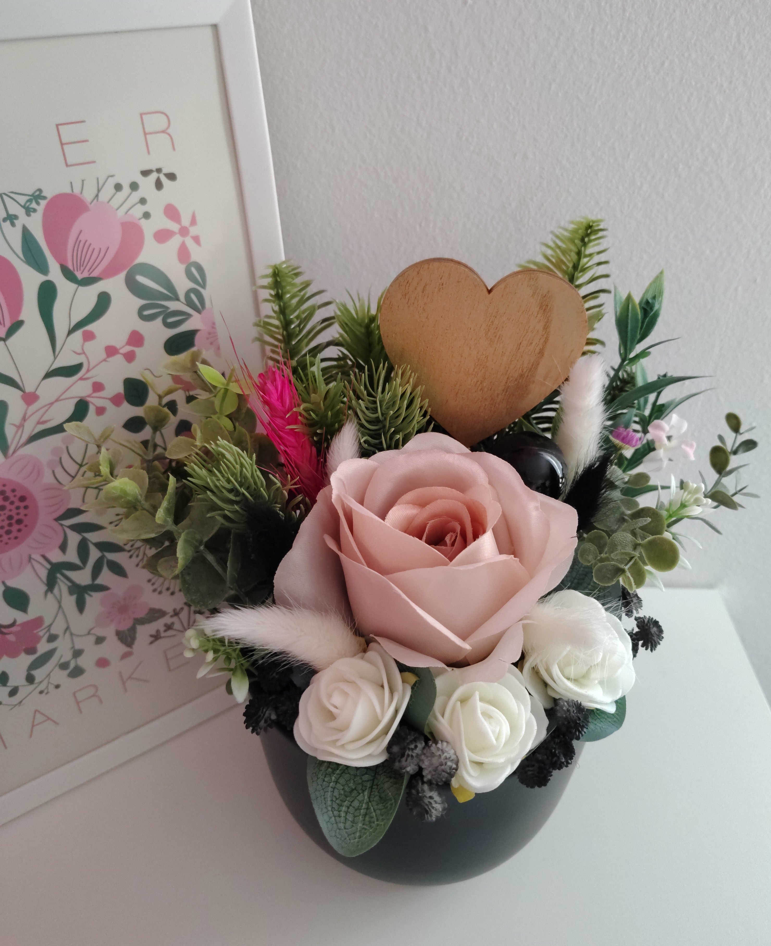 Bukiet w doniczce czarnej