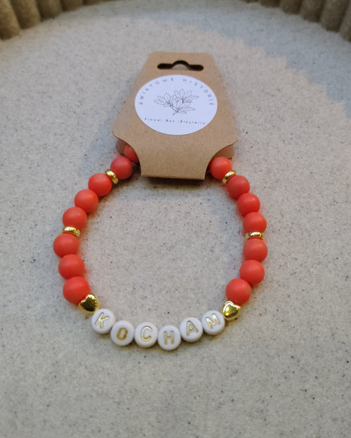 Bransoletki z napisem